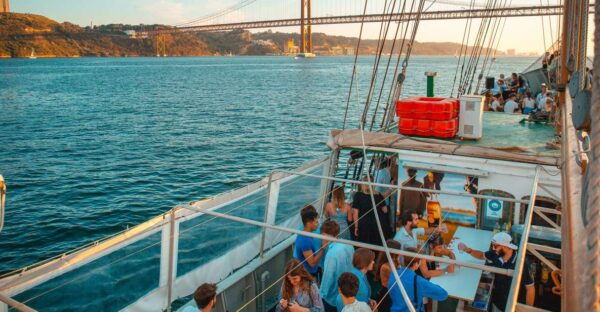 Lisbon: Sunset Boat Party With Live DJ and Night Club Entry - Meeting Point Directions and Important Info