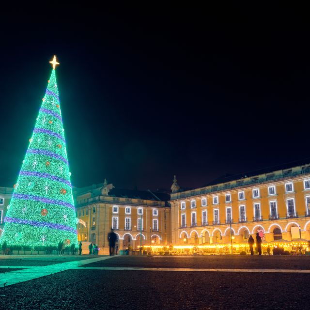 Lisbon: Sunset Boat Tour With Music and Drinks - Highlights of the Boat Tour