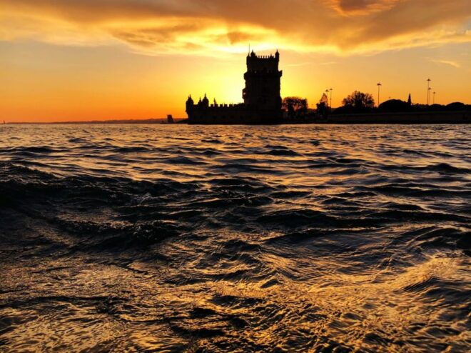 Lisbon: Sunset Catamaran Cruise, Drink, and Music - Participant and Date Selection