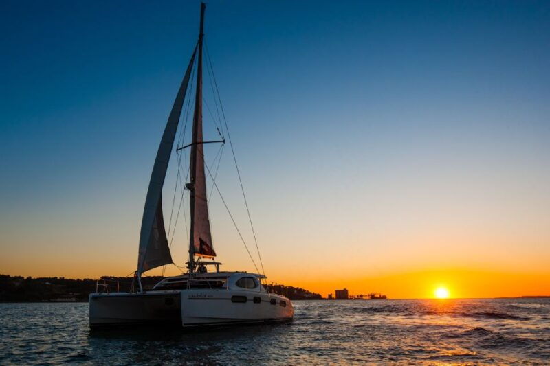 Lisbon: Sunset Catamaran Cruise, Music and Open Bar - The Itinerary: A Scenic Journey with Iconic Landmarks