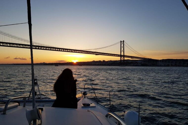 Lisbon: Sunset Catamaran Cruise, Music and Open Bar - The Experience: What It Feels Like