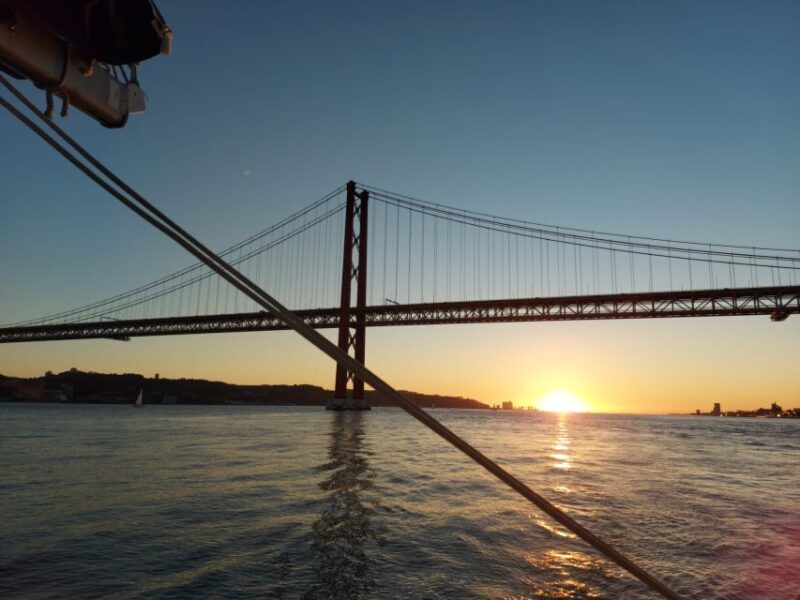 Lisbon: Sunset Catamaran Cruise with Drinks - FAQ