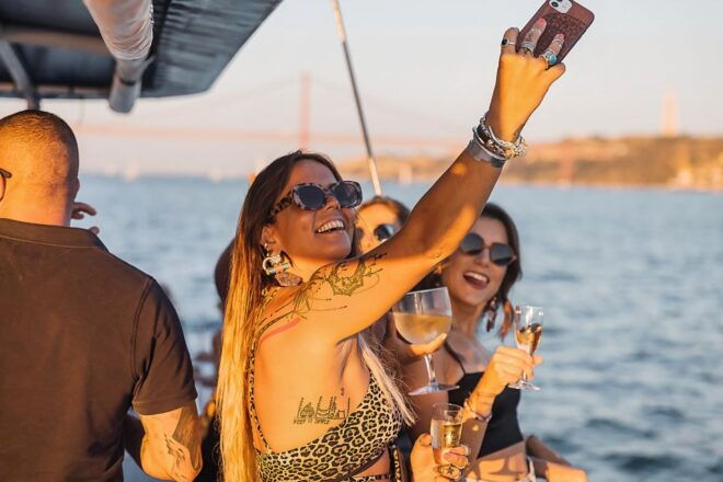 Lisbon: Sunset Catamaran- Music, a Drink & Christmas Lights - Full Description