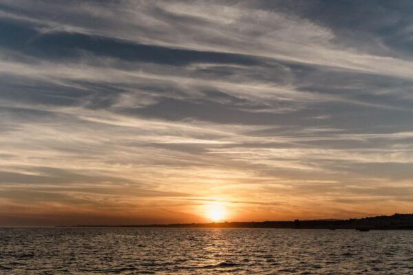 Lisbon: Sunset Cruise Fado Night or DJ Party With Free Drink - Advantages of Choosing the Cruise