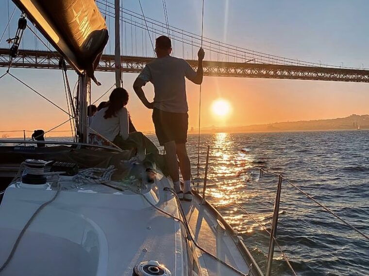 Lisbon: Sunset Cruise with Drinks and Snacks - FAQ