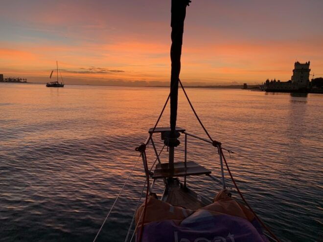 Lisbon: Sunset Sailing Cruise With Wine - Meeting Point and Languages