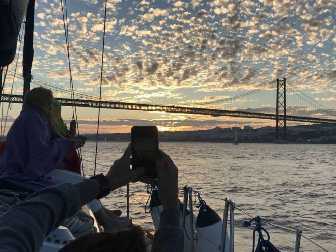 Lisbon: Sunset Sailing Cruise With Wine - Review Summary