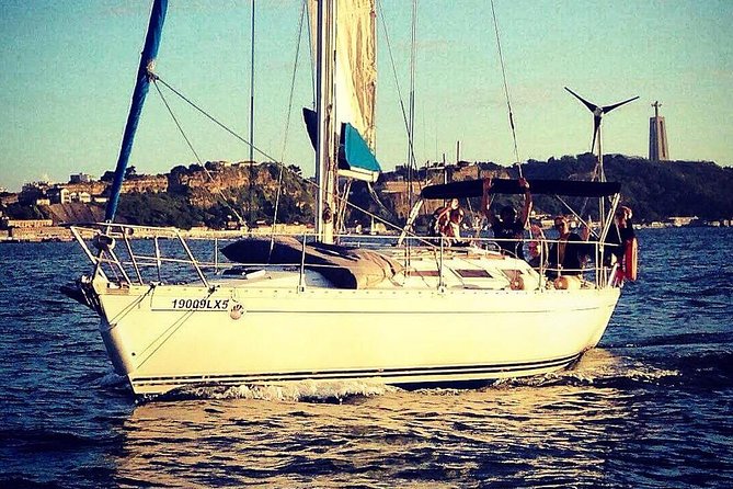 Lisbon Sunset Sailing Tour With White or Rosé Wine and Snacks - Tour Highlights