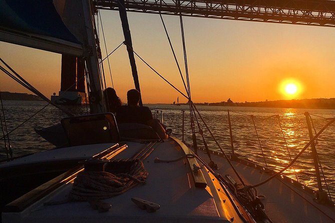 Lisbon Sunset Sailing Tour With White or Rosé Wine and Snacks - Group Size and Limitations