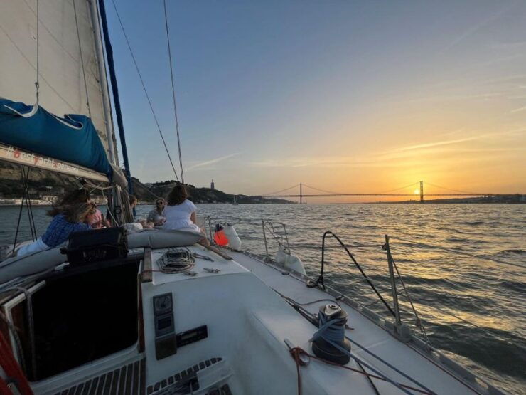 Lisbon Sunset Sensations 2h Cruise - Activity Highlights