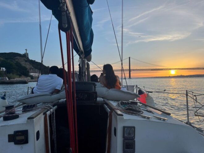 Lisbon Sunset Sensations 2h Cruise - Inclusions