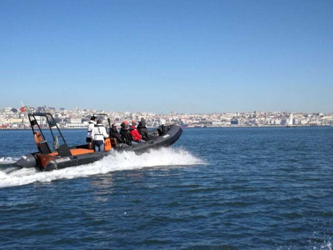 Lisbon: Sunset Speedboat Tour With Complimentary Drink - Common Questions