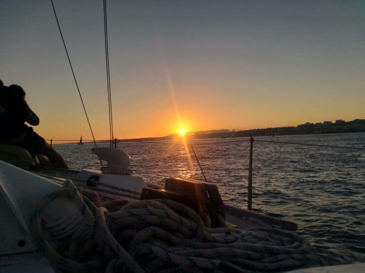 Lisbon: Sunset Tagus River Yacht Cruise With Drink - Good To Know