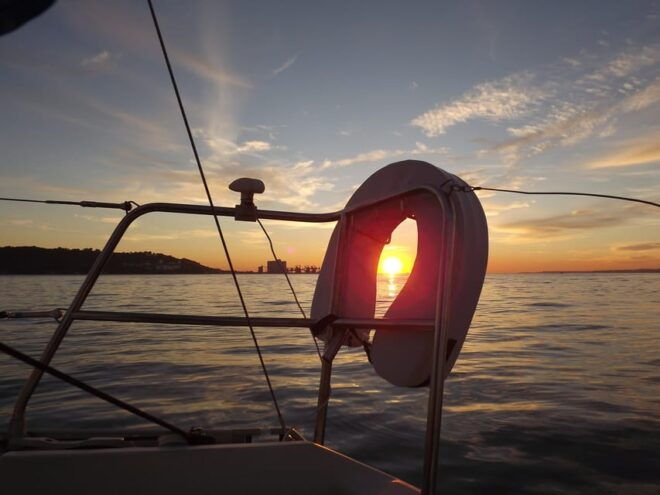 Lisbon: Sunset Tagus River Yacht Cruise With Drink - What to Bring