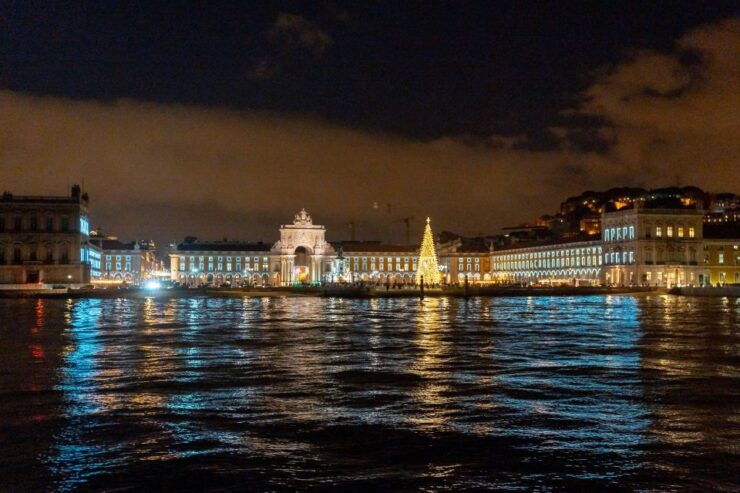 Lisbon: Tagus River New Years River Boat Cruise - Highlights
