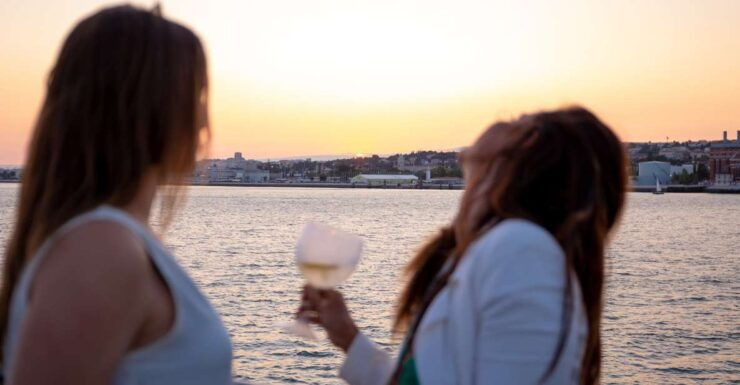 Lisbon: Tagus River Sunset Tour With Snacks and Drinks - Experience Highlights