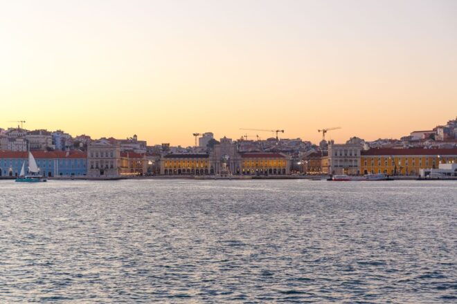 Lisbon: Tagus River Sunset Tour With Snacks and Drinks - Full Description
