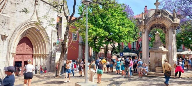 Lisbon: the Best Historical Walking Tour With Local Guide - Key Locations and Stops