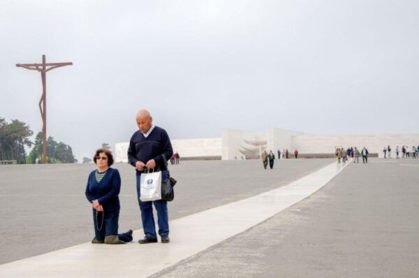 Lisbon to Fátima, Nazaré and Obidos Day Trip - Main Stops and Important Information