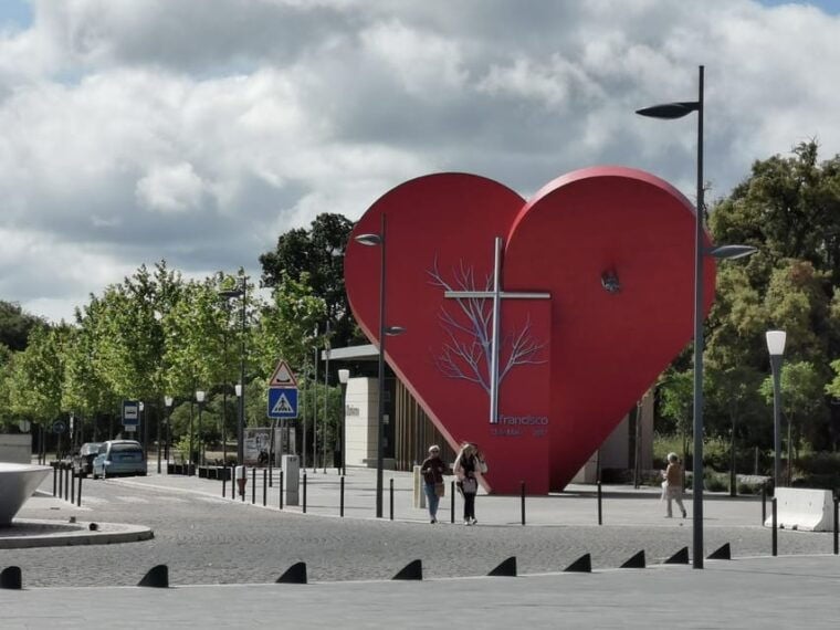 Lisbon to Fatima Nazaré and Óbidos Private Full Day Tour - Who Will Enjoy This Tour?