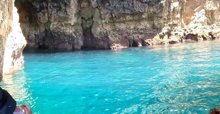 Lisbon To Sesimbra: Boat Tour Dolphins, Caves & Wine Tasting - Itinerary