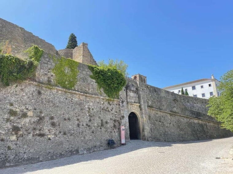 Lisbon: Tour Cristo Rei, Setúbal, Arrábida, Azeitão, Palmela - Frequently Asked Questions