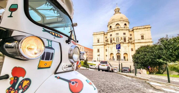 Lisbon Tour Oldtown, Alfama & Viewpoints on a Tuktuk! - Available Languages and Pickup