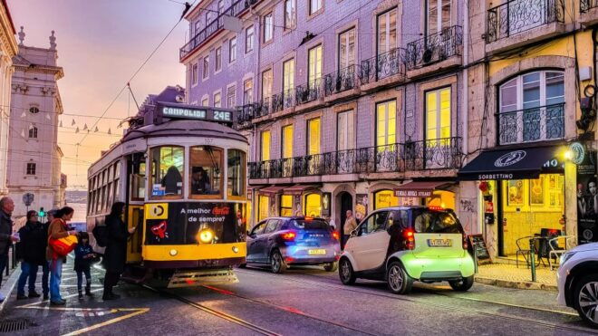 Lisbon Tour Oldtown, Alfama & Viewpoints on a Tuktuk! - Description and Inclusions