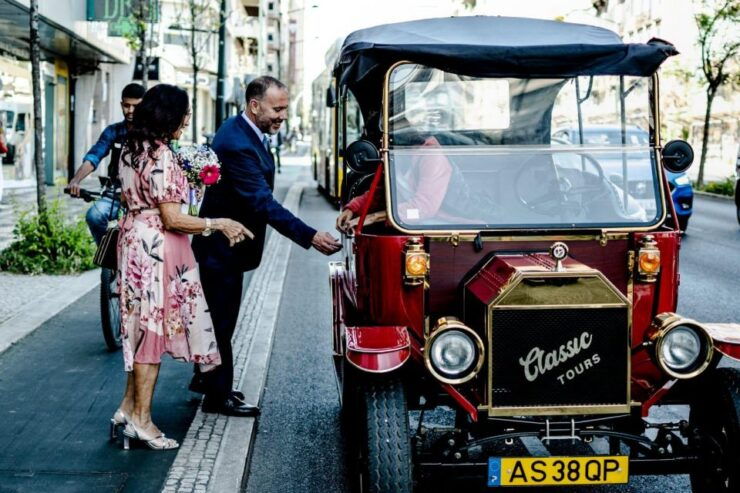 Lisbon: Tour on Board a Classic Car - Experience Highlights