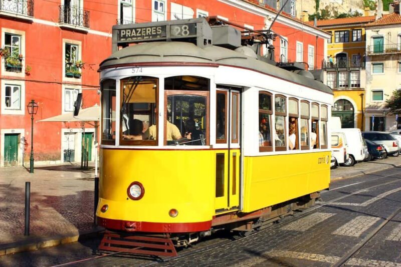 Lisbon Tour: Walled City, Alfama & 3 Viewpoints - Guides and Stories