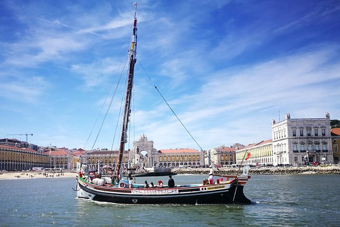 Lisbon Traditional Boats - Express Cruise - 45min - Highlights and Landmarks