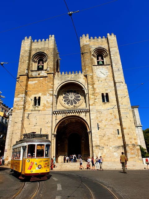Lisbon: Tuk Tuk 1H30 Tour Old Town Complete with a Old Timer - Breakdown of the Itinerary
