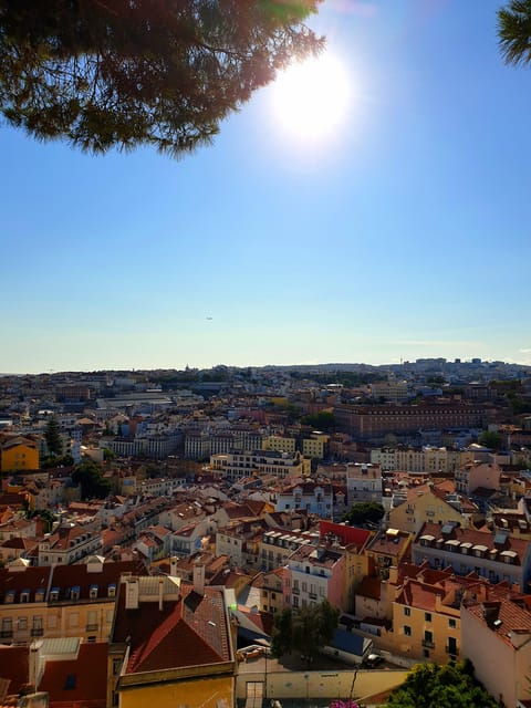 Lisbon: Tuk Tuk 2H Tour Lisbon with a Old Timer - FAQ