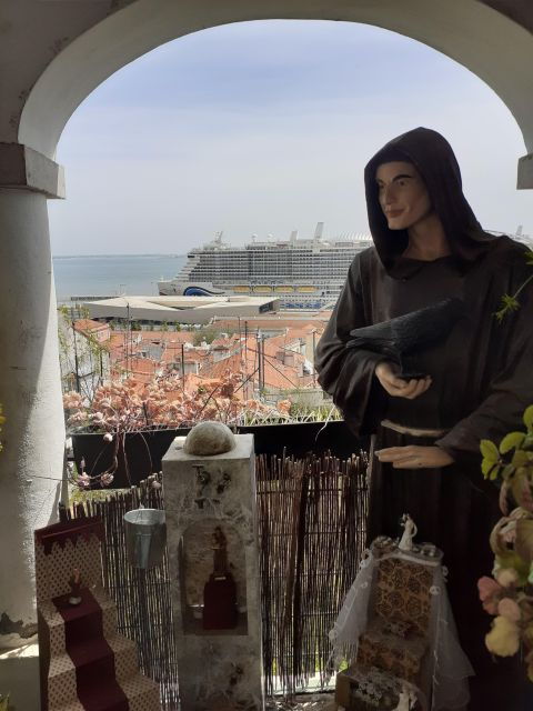 Lisbon Tuk Tuk Tour Through the 7 Hills - Activity Description