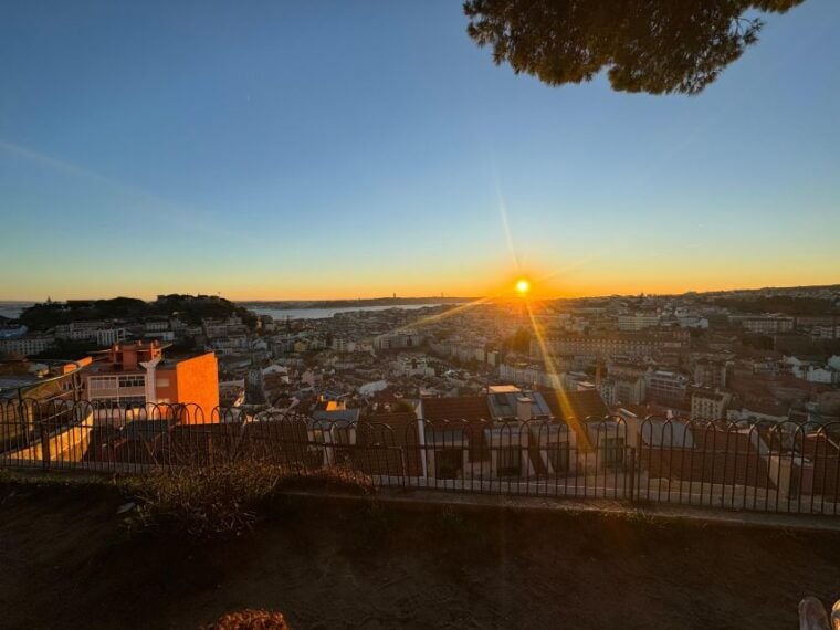 Lisbon: Tuk Tuk with hotel pick up and the best of old city - FAQ