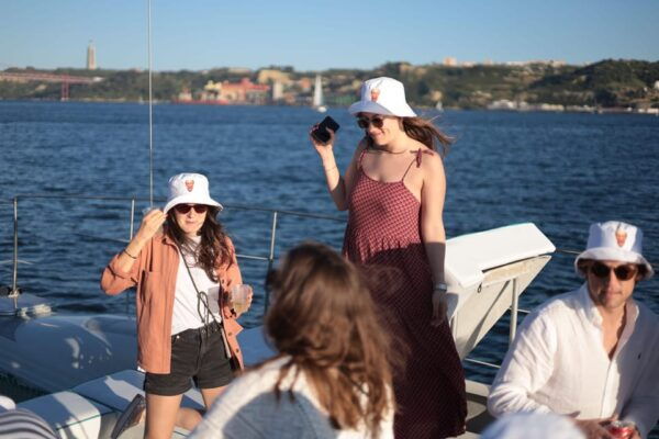 Lisbon View From the Tejo: Catamaran With OPEN BAR and Music - Customer Reviews and Testimonials