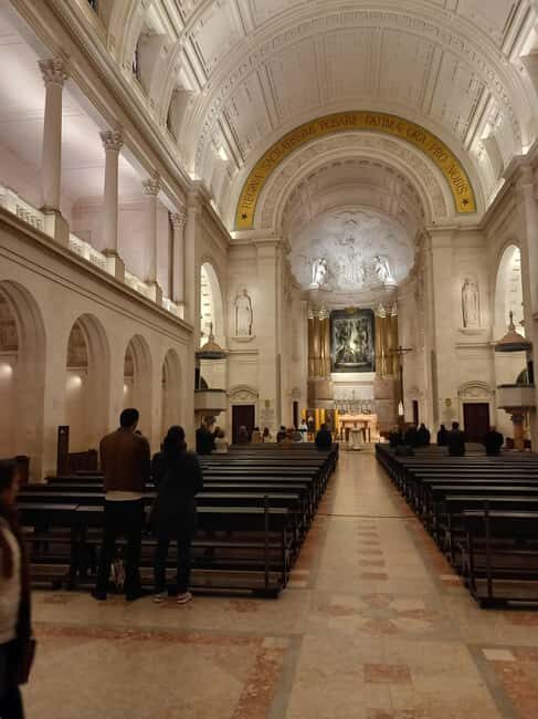 Lisbon - Visit Fátima, Batalha, Nazaré, and Óbidos - FAQ