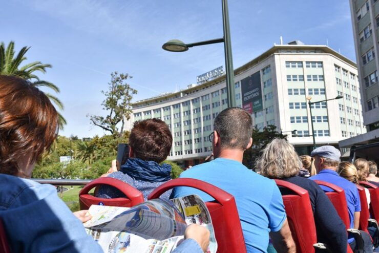 Lisbon: Walking Tour Hop-On Hop-Off Bus Tour (24 or 72hr) - Tour Experience