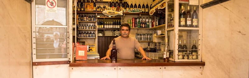 Lisbon: Walking Tour & Local Pastry - Descending through Historic Streets