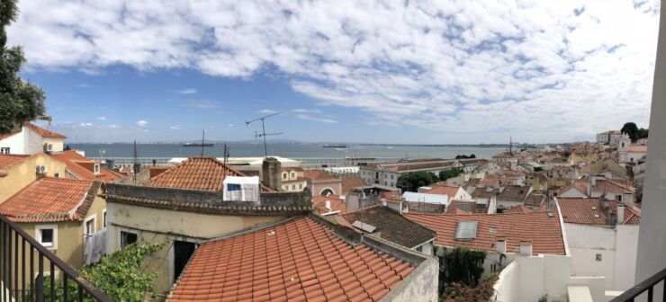 Lisbon: Walking Tour With a Local Guide - Experience Highlights