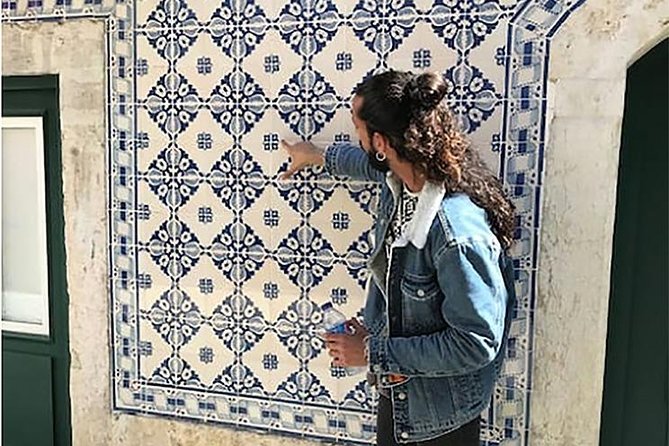 Lisbons Kickstart Tour With a Local - Customer Reviews and Popularity