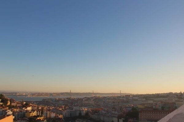 Lisbons Roots: Tuk Tuk Experience Throuth the Old Lisbon - Pastel De Nata Experience