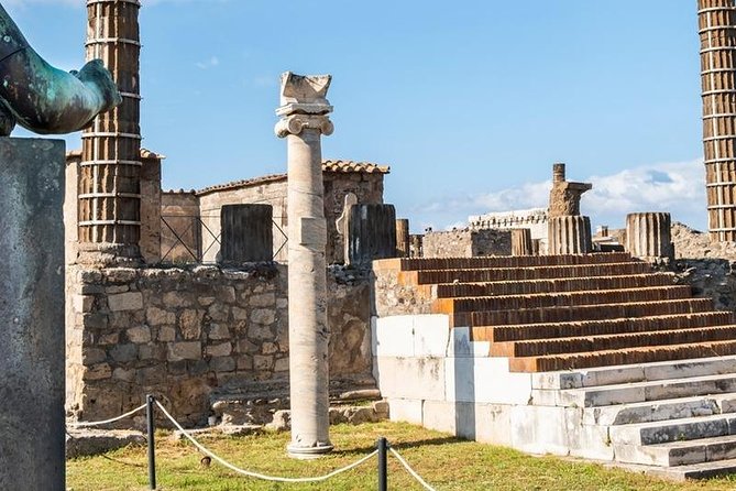 Little Group Volcanic and Archaeological With Private Guide and ... Neapolitan Lunch - Private Guide Experience