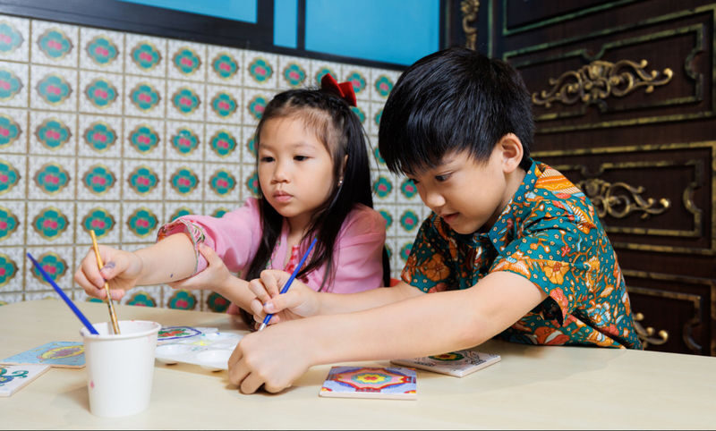 Little Hands, Big Colors: The Intan Peranakan Tile Experience - Choosing colours and patterns