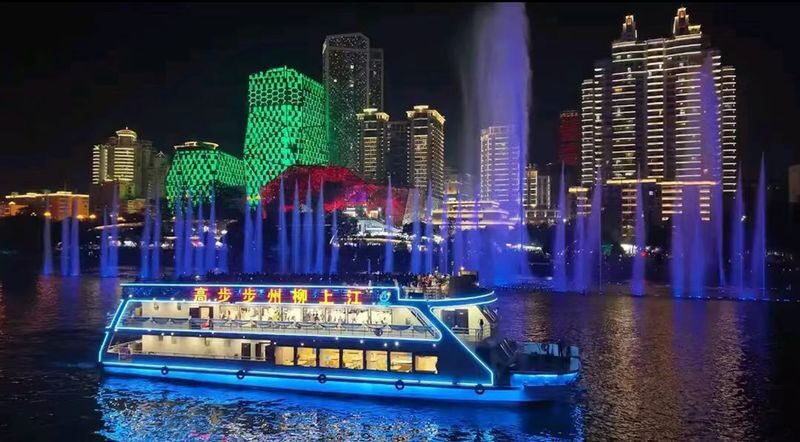 Liujiang River Night Cruise 1-Hour Group Boat Tour - Should you book the Liujiang River night cruise?