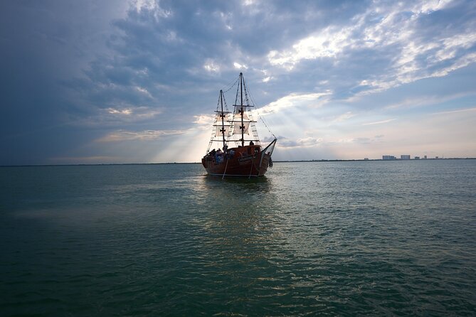 Live a Romantic Night Cruise Dinner at COLUMBUS (Open Bar Included) - Common Questions