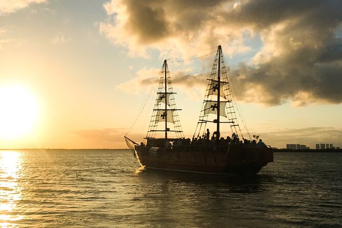 Live a Romantic Night Cruise Dinner at COLUMBUS (Open Bar Included) - The Sum Up