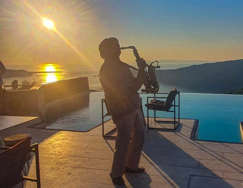 Live Music Dinner with Sunset and Caldera Views - Experience the Magic of Santorini’s Sunset with Live Music and Shared Dining