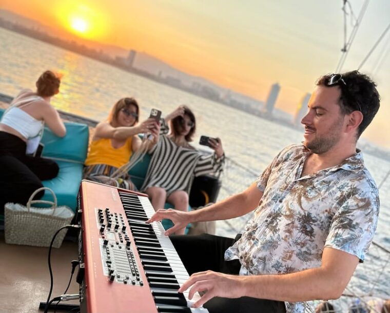 Live Music & Sunset Wooden Boat in Barcelona - Customer Reviews