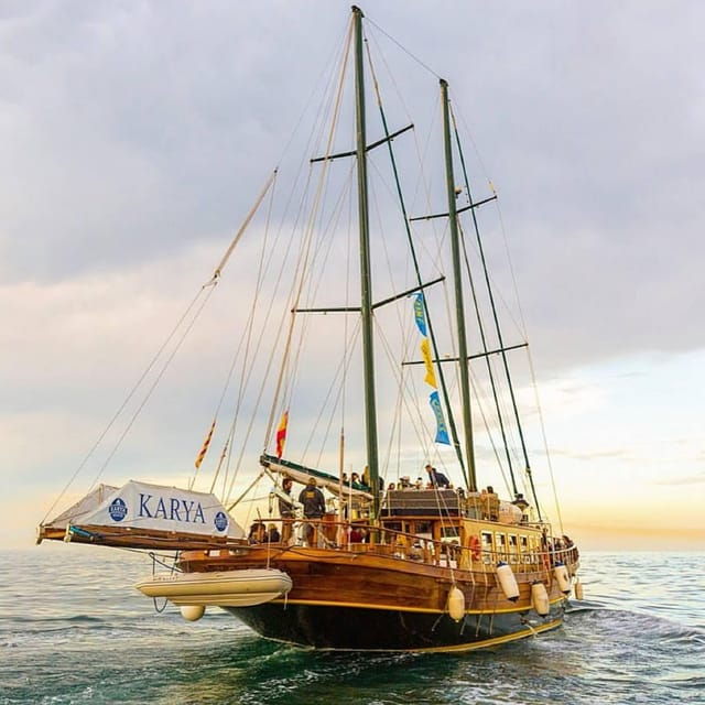 Live Music & Sunset Wooden Boat in Barcelona - Enjoying the Sunset Cruise